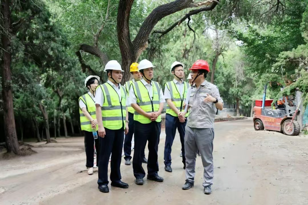 汪万勋到长清区五峰山项目调研并慰问一线员工