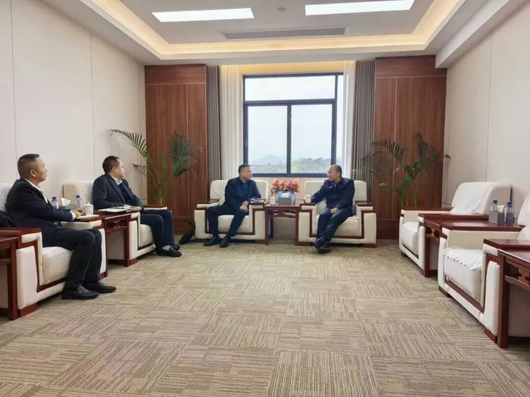 汪万勋带队拜访寻乌县委书记蓝贤林