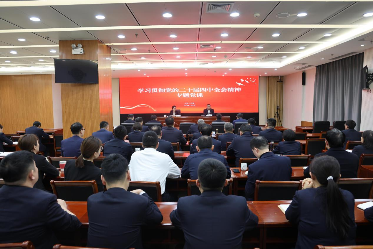 尹伊到交建公司讲授专题党课